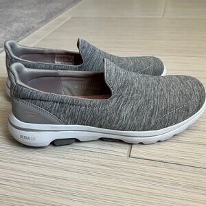 Sketchers Go Walk Casual Comfy Everyday Shoe - Size 7.5